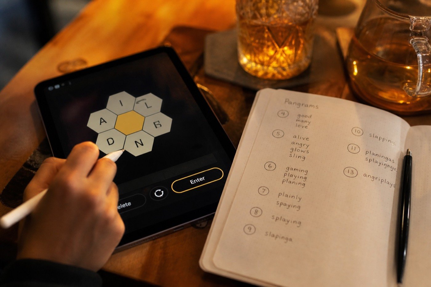 Spelling Bee pangram hint using word length and first letter instead of the full answer